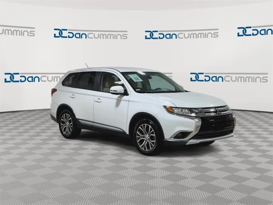 2016 Mitsubishi Outlander SE photo 1