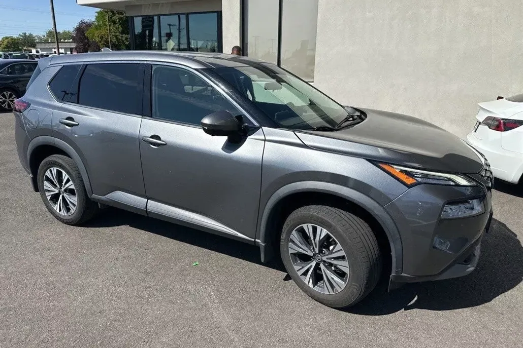 2021 Nissan Rogue SV photo 1
