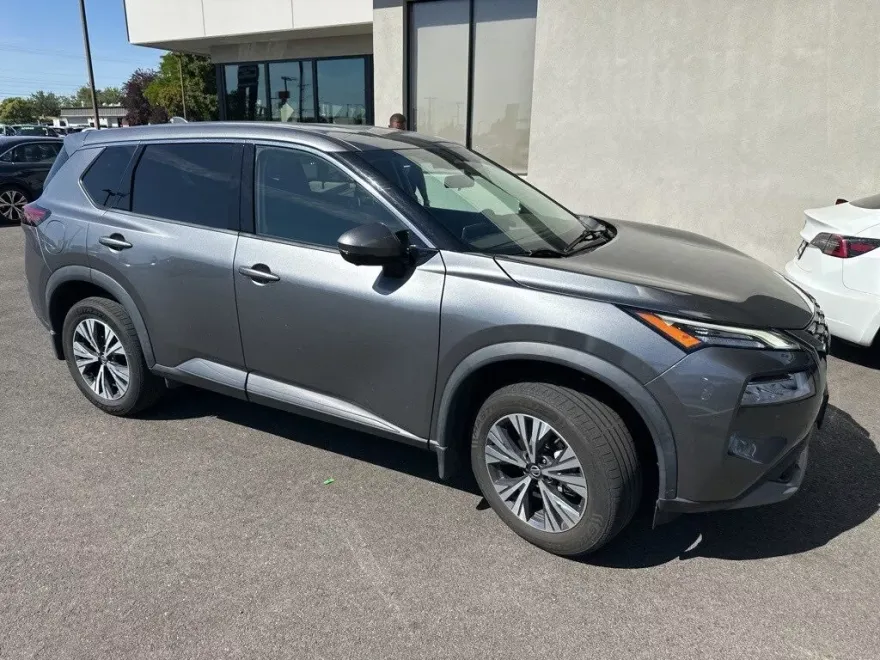 2021 Nissan Rogue SV photo 1