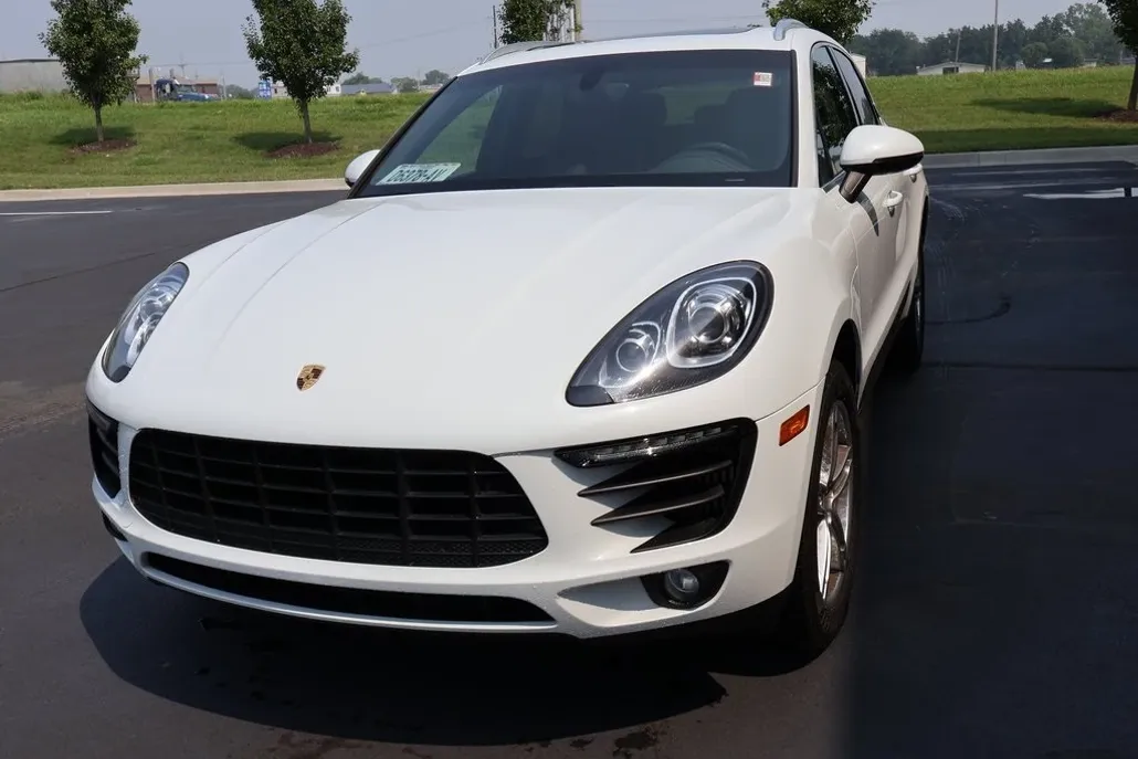 2016 Porsche Macan S photo 1