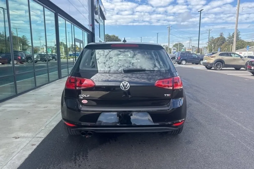 2016 Volkswagen Golf TSI SE photo 1