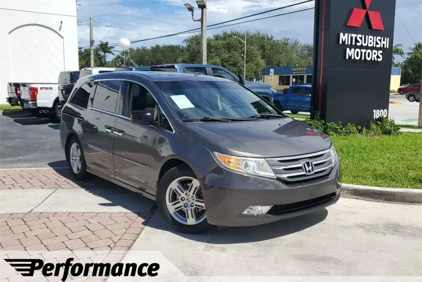 2011 Honda Odyssey Touring Elite photo 1