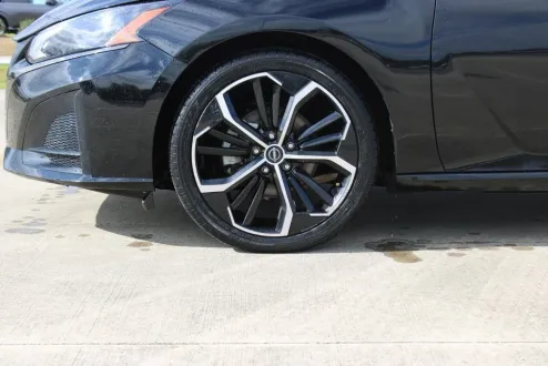 2023 Nissan Altima 2.5 SR photo 2