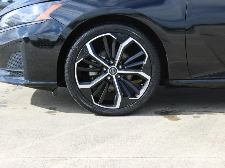 2023 Nissan Altima 2.5 SR photo 2