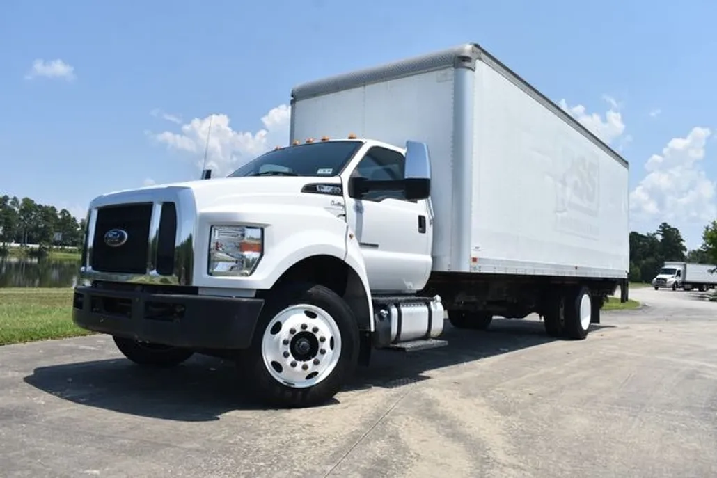 2017 Ford F-650 SuperCab XL photo 1