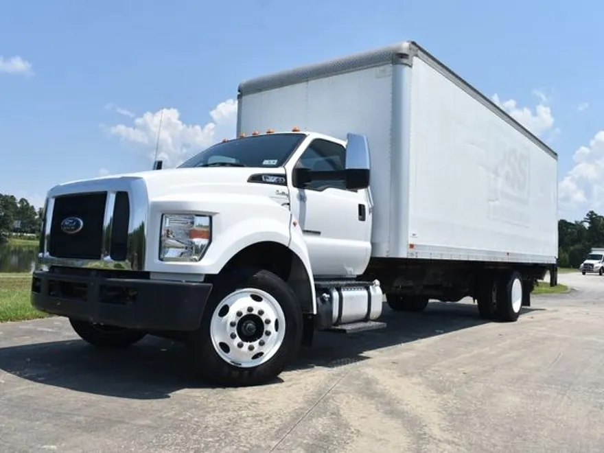 2017 Ford F-650 SuperCab XL photo 1