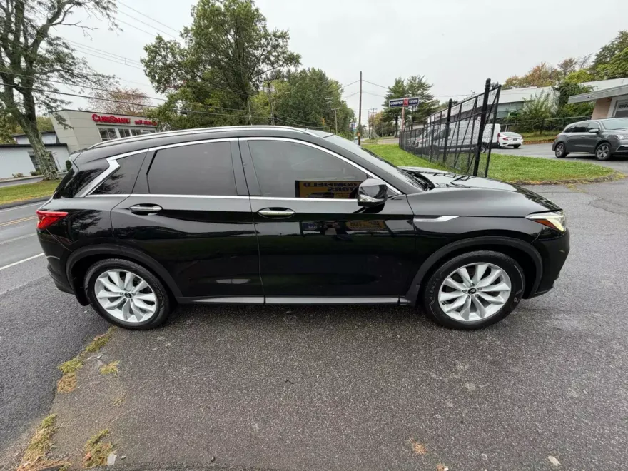 2019 Infiniti QX50 Essential SPORT photo 1
