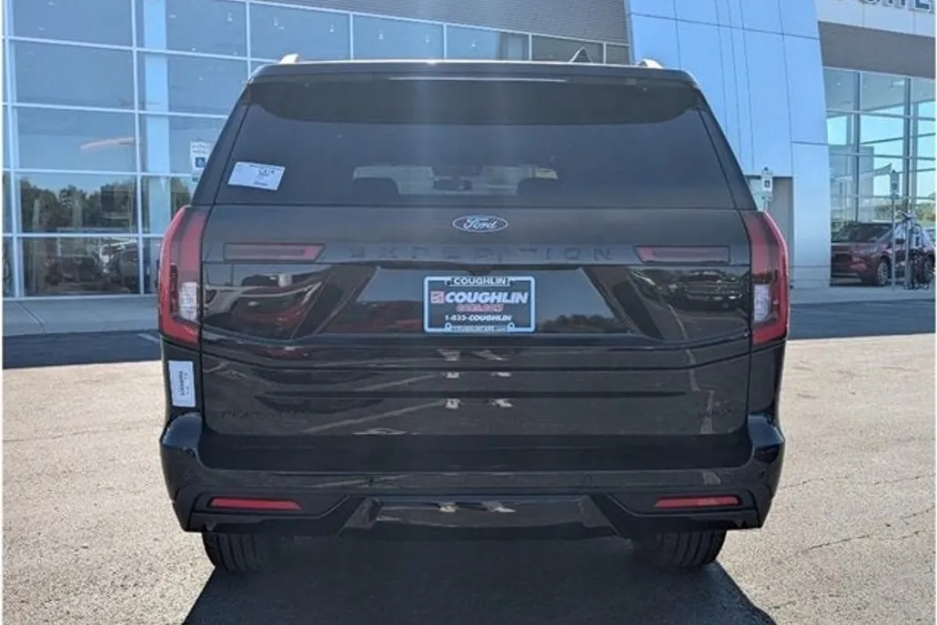 2025 Ford Expedition MAX Platinum photo 1