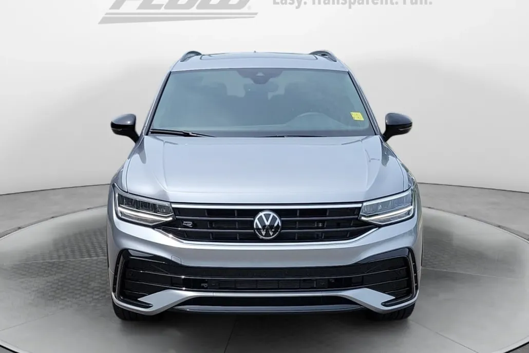 2024 Volkswagen Tiguan SE R-Line Black photo 1