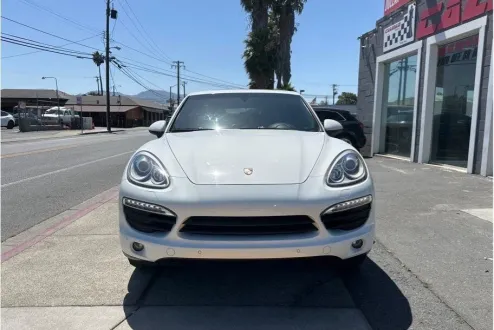 2014 Porsche Cayenne S photo 2