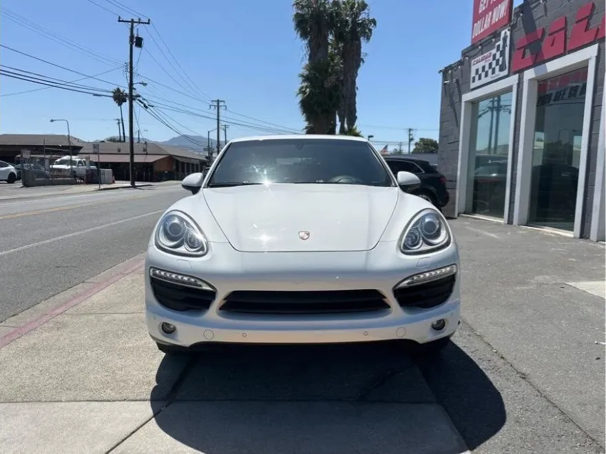 2014 Porsche Cayenne S photo 2