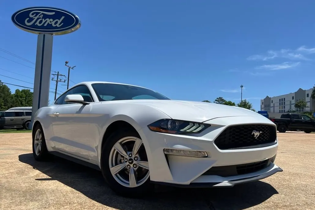 2022 Ford Mustang EcoBoost photo 1