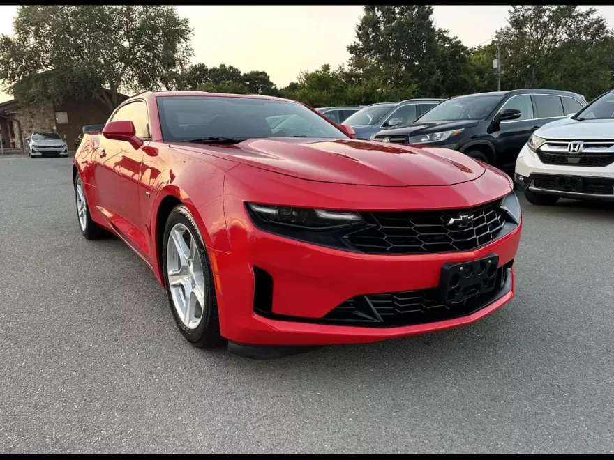 2019 Chevrolet Camaro 1LT Coupe photo 1