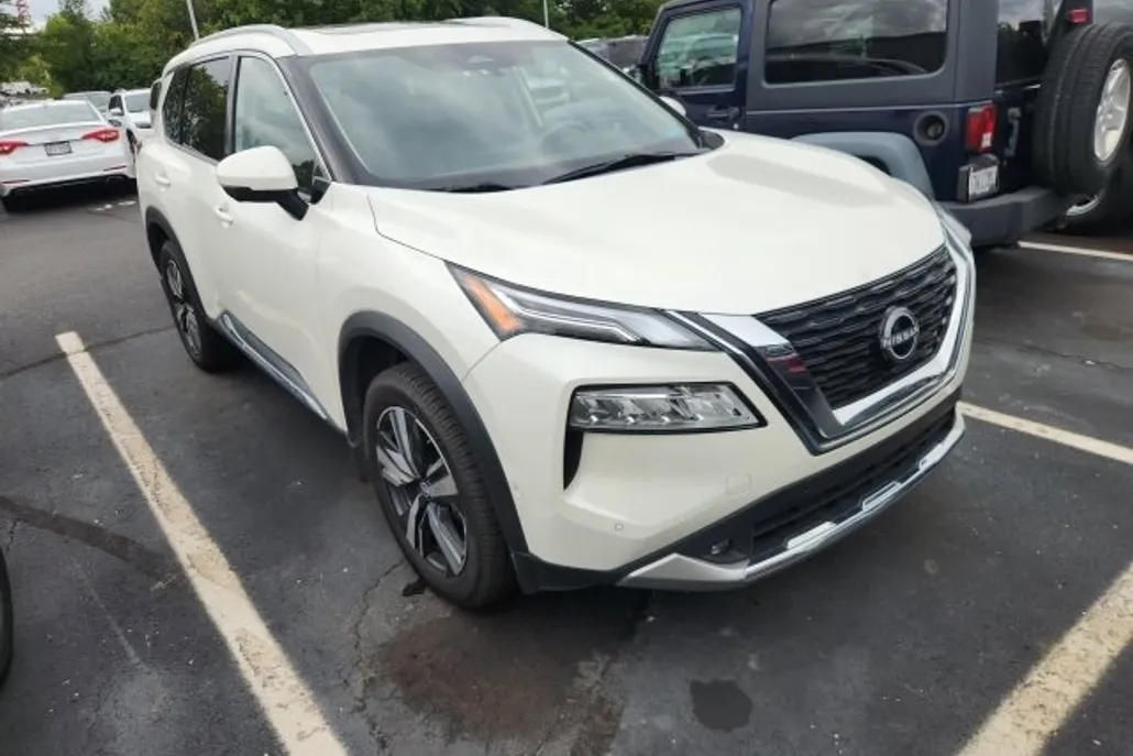 2022 Nissan Rogue Platinum photo 1