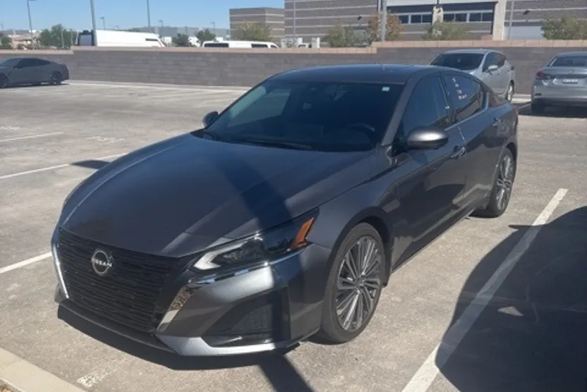 2023 Nissan Altima 2.5 SL photo 1