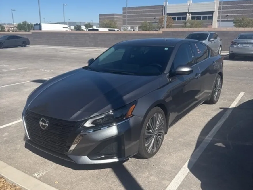 2023 Nissan Altima 2.5 SL photo 1