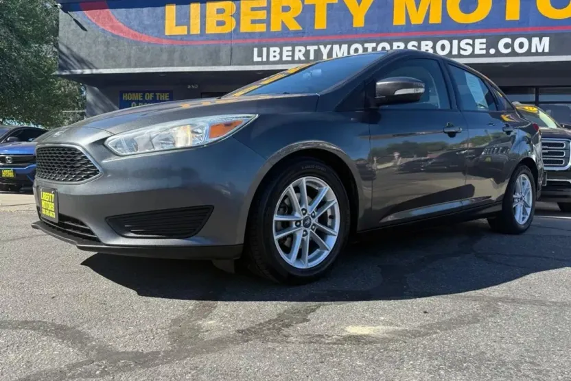 2016 Ford Focus Sedan photo 1