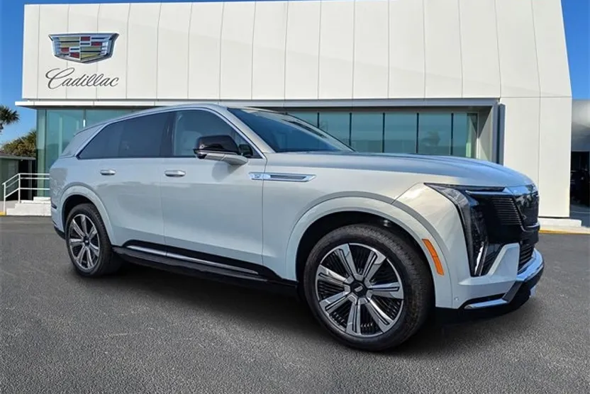2025 Cadillac Escalade IQ Luxury photo 1