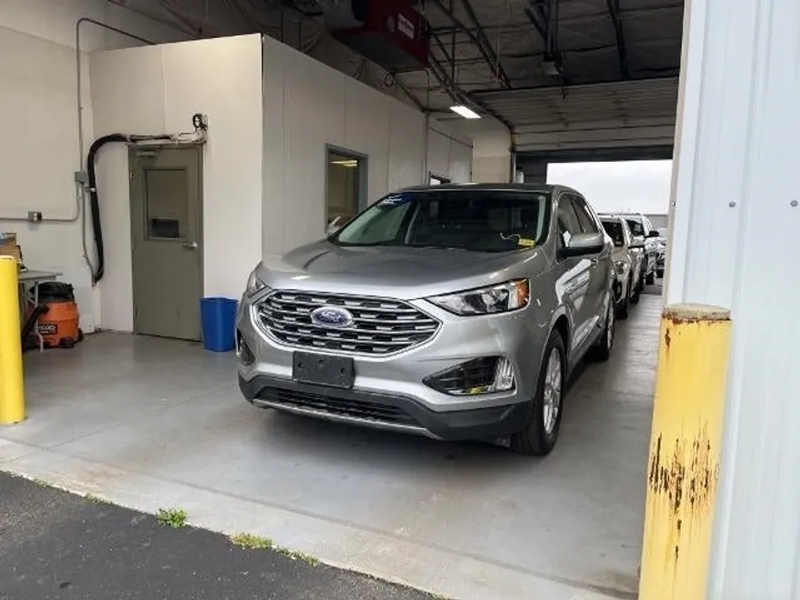 2022 Ford Edge SEL photo 1