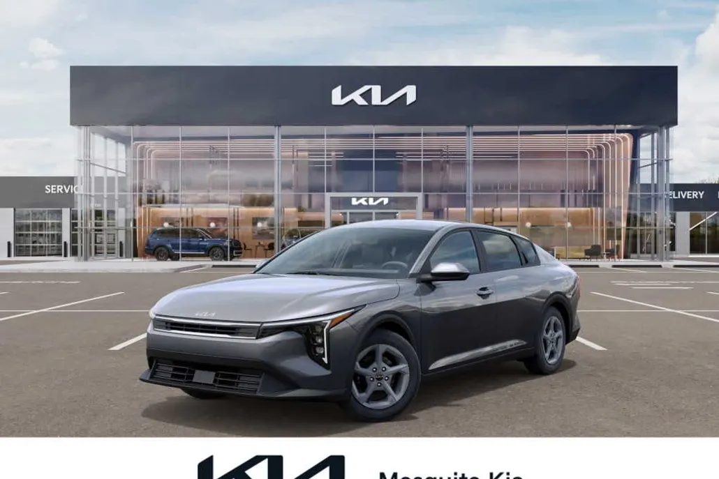 2025 Kia K4 LXS photo 1