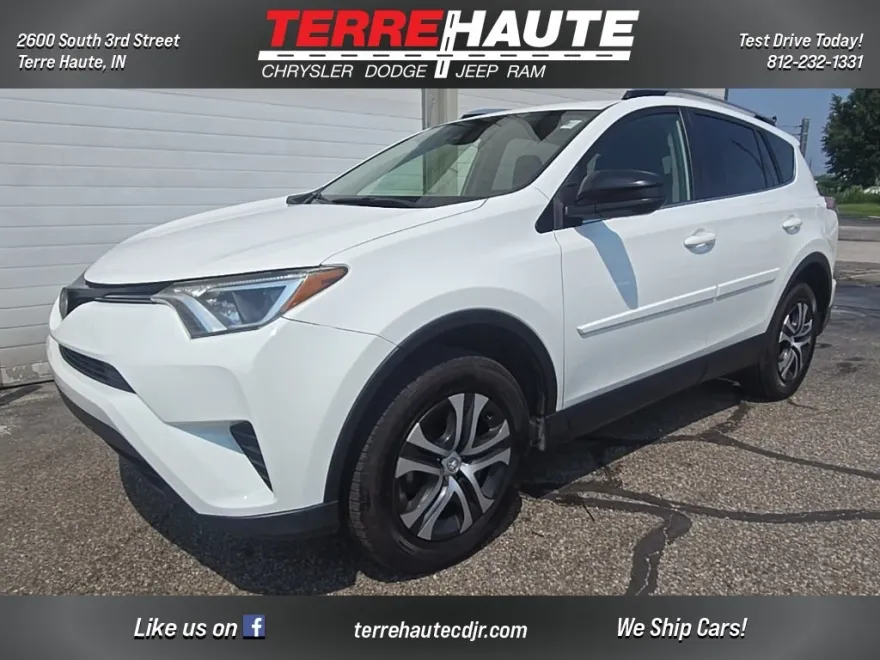 2017 Toyota RAV4 LE photo 1