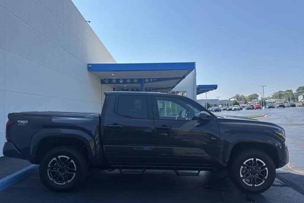 2025 Toyota Tacoma TRD Sport photo 1