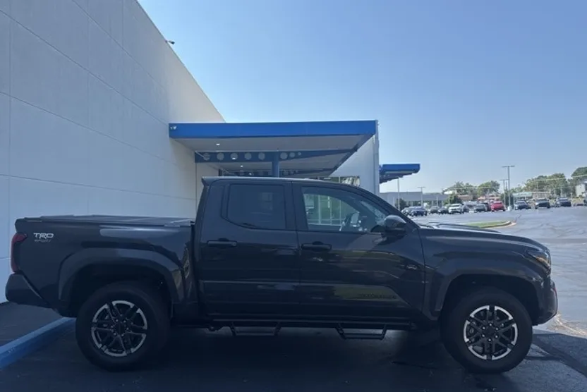 2025 Toyota Tacoma TRD Sport photo 1