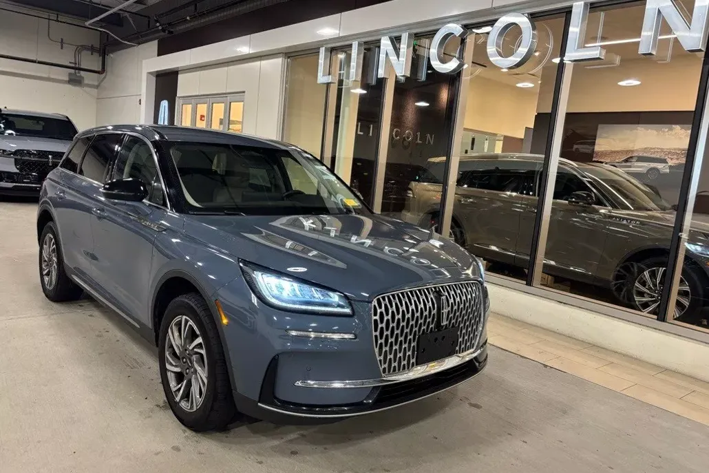 2023 Lincoln Corsair Standard photo 1