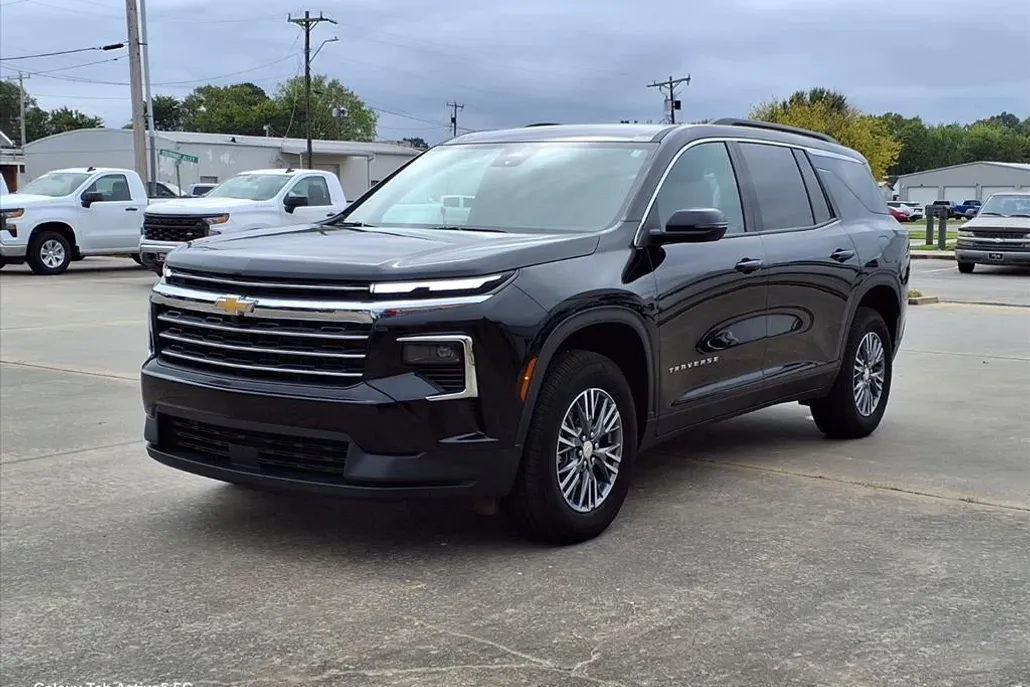 2025 Chevrolet Traverse photo 1