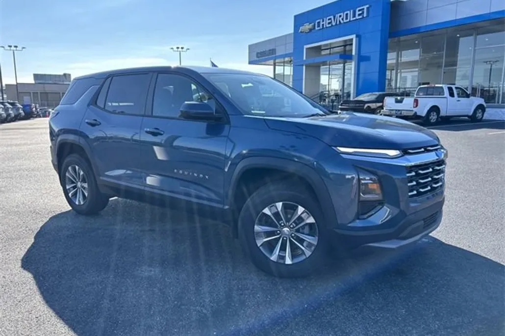 2026 Chevrolet Equinox LT photo 1