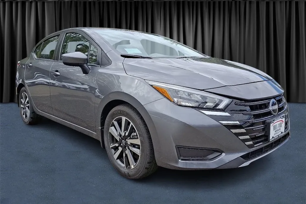 2025 Nissan Versa 1.6 SV photo 1