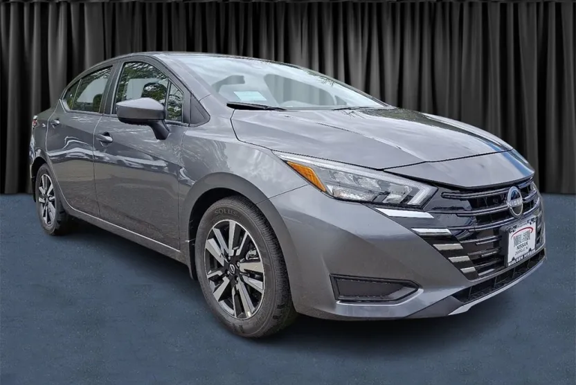 2025 Nissan Versa 1.6 SV photo 1