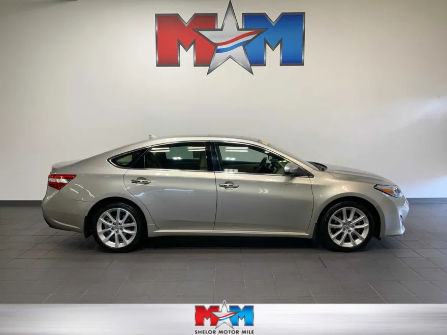 2013 Toyota Avalon Limited photo 1
