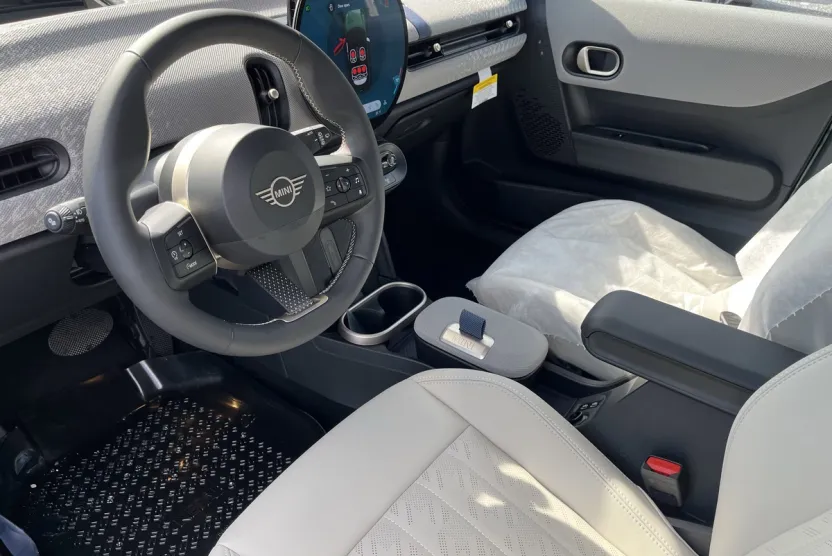 2025 Mini Cooper 4 Door Hardtop Iconic photo 1