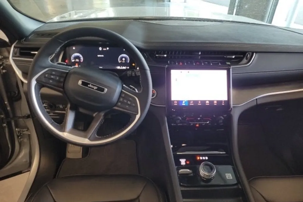 2025 Jeep Grand Cherokee Limited photo 1