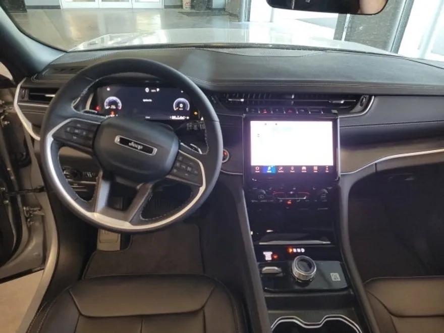 2025 Jeep Grand Cherokee Limited photo 1