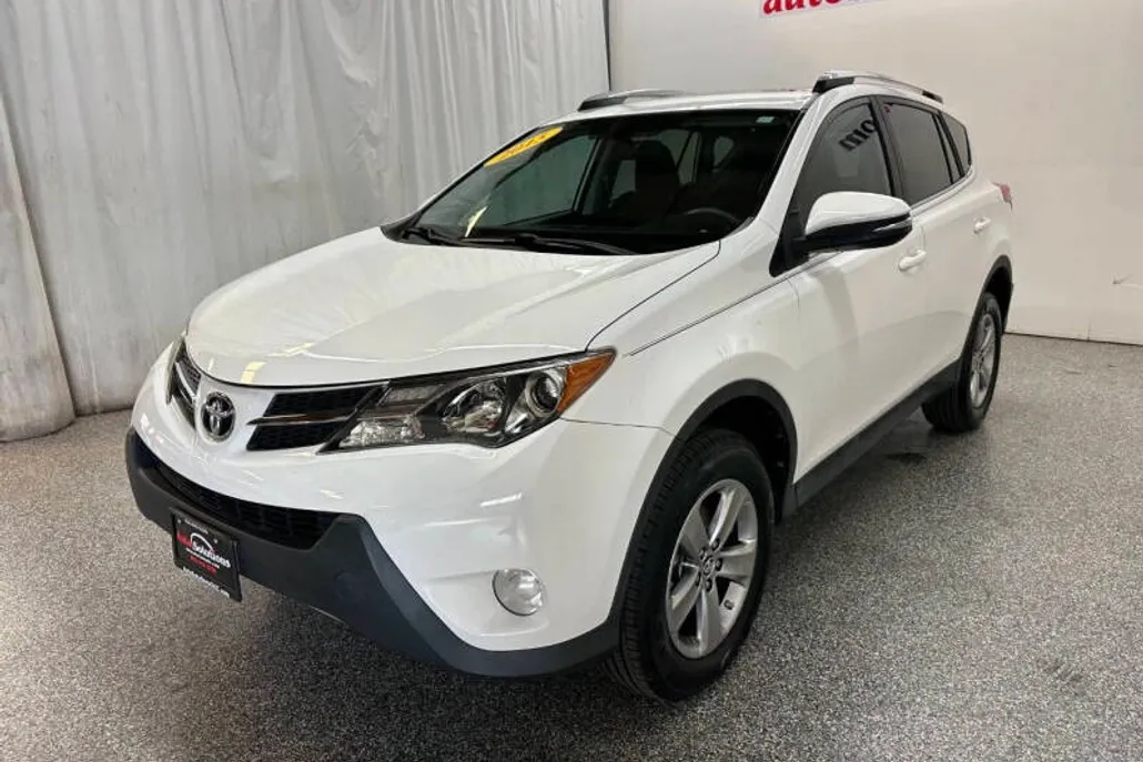 2015 Toyota RAV4 XLE photo 1