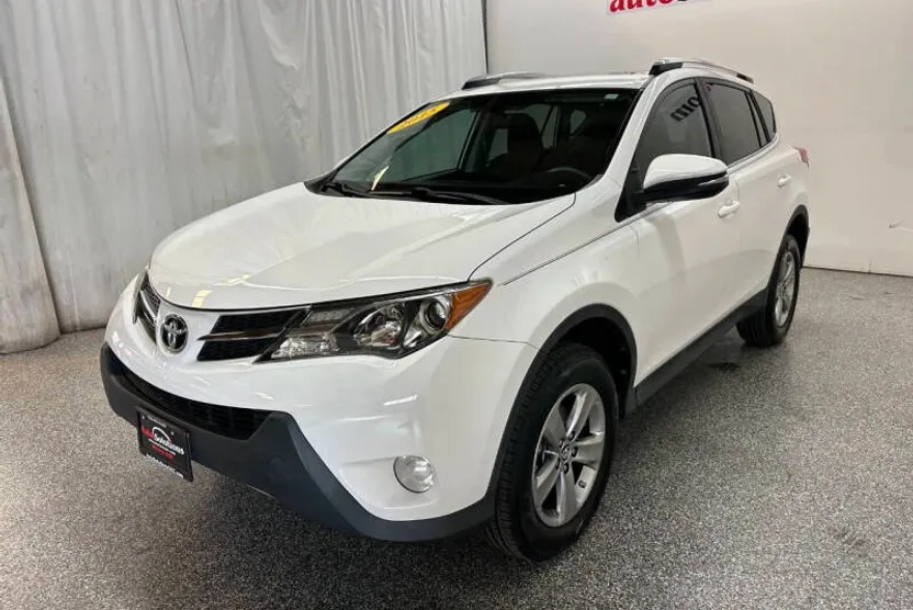 2015 Toyota RAV4 XLE photo 1