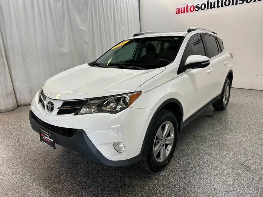 2015 Toyota RAV4 XLE photo 1