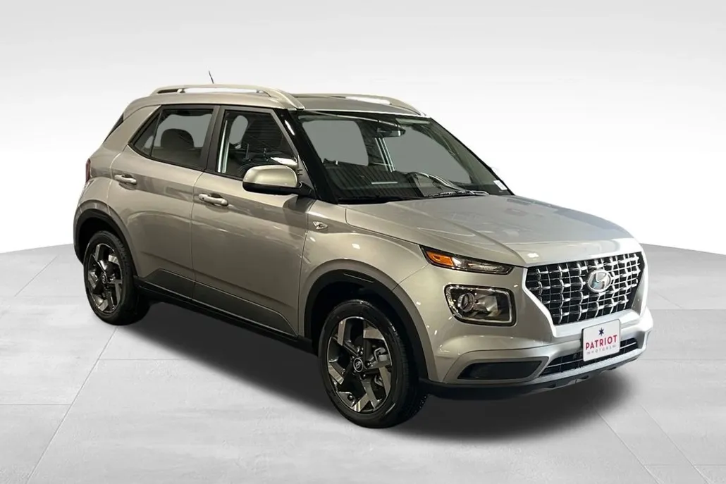 2025 Hyundai Venue SEL photo 1