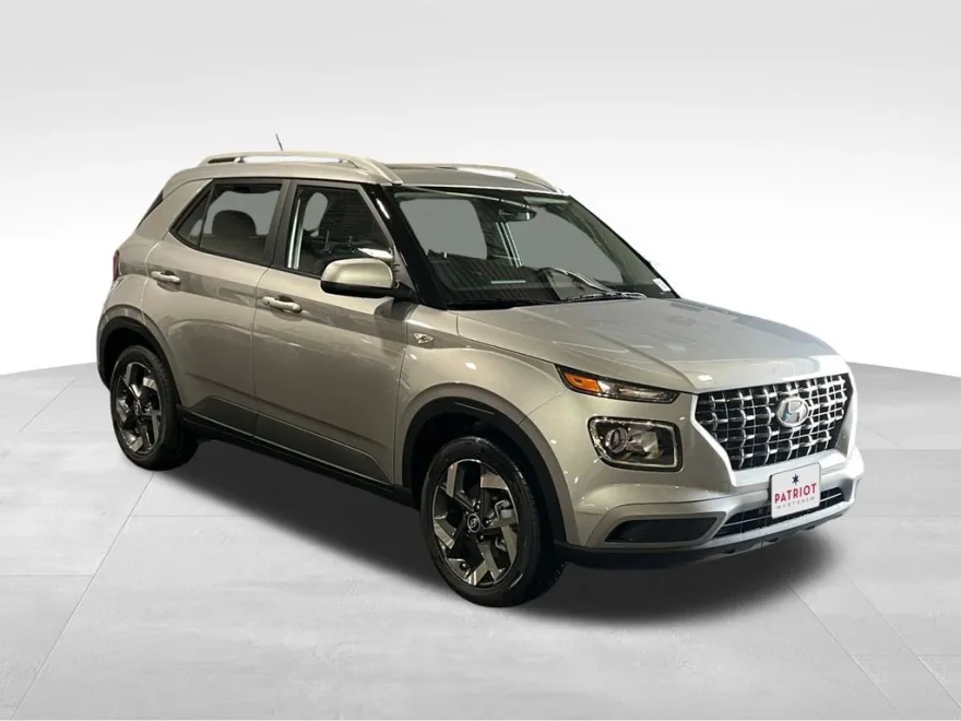 2025 Hyundai Venue SEL photo 1