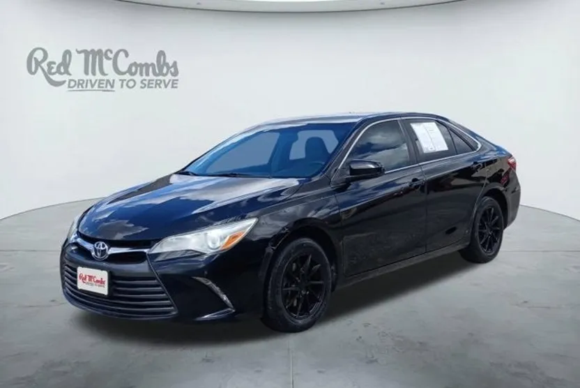2017 Toyota Camry LE photo 1