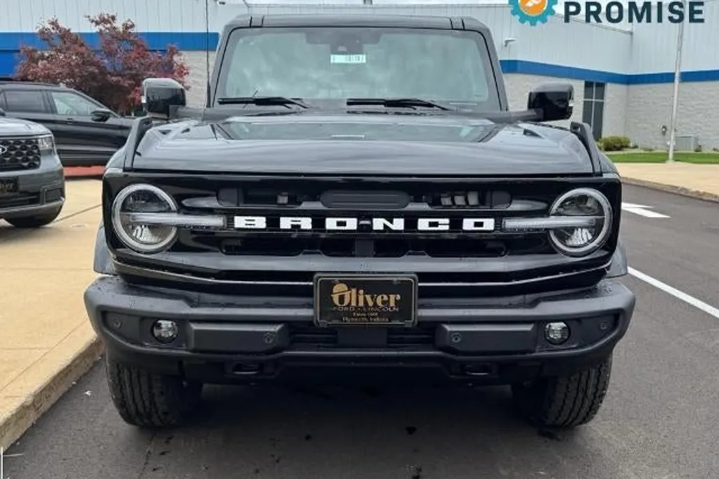 2025 Ford Bronco Outer Banks photo 1