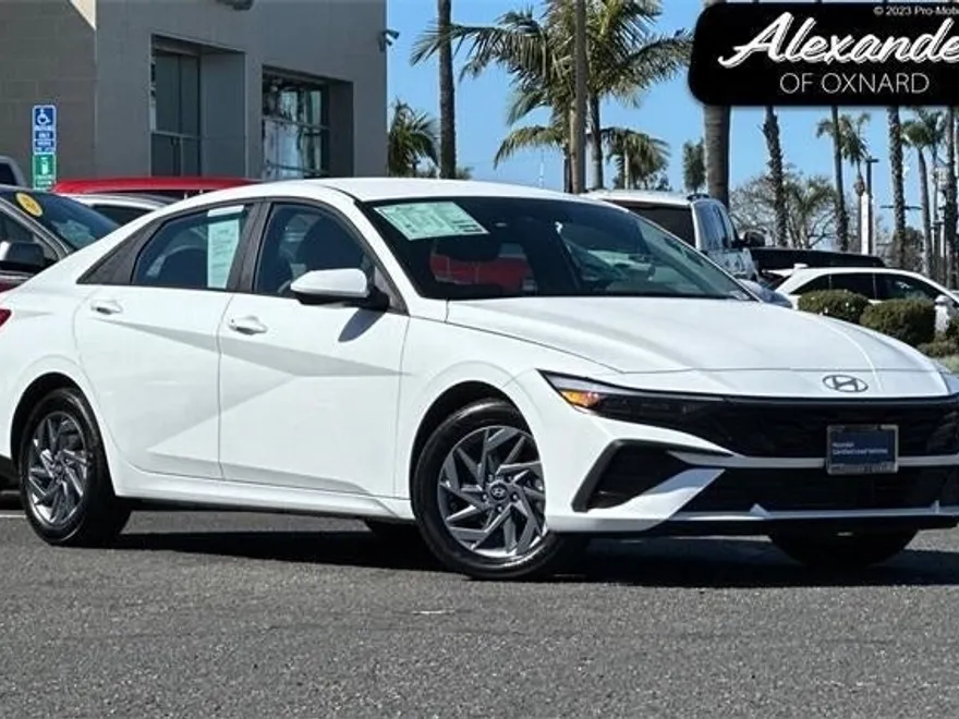2024 Hyundai Elantra SEL photo 1