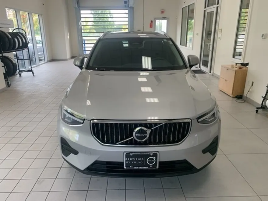 2025 Volvo XC40 Core photo 1