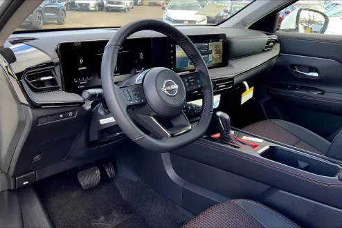 2025 Nissan Kicks SR photo 3