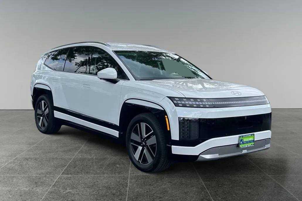 2026 Hyundai Ioniq SEL photo 1