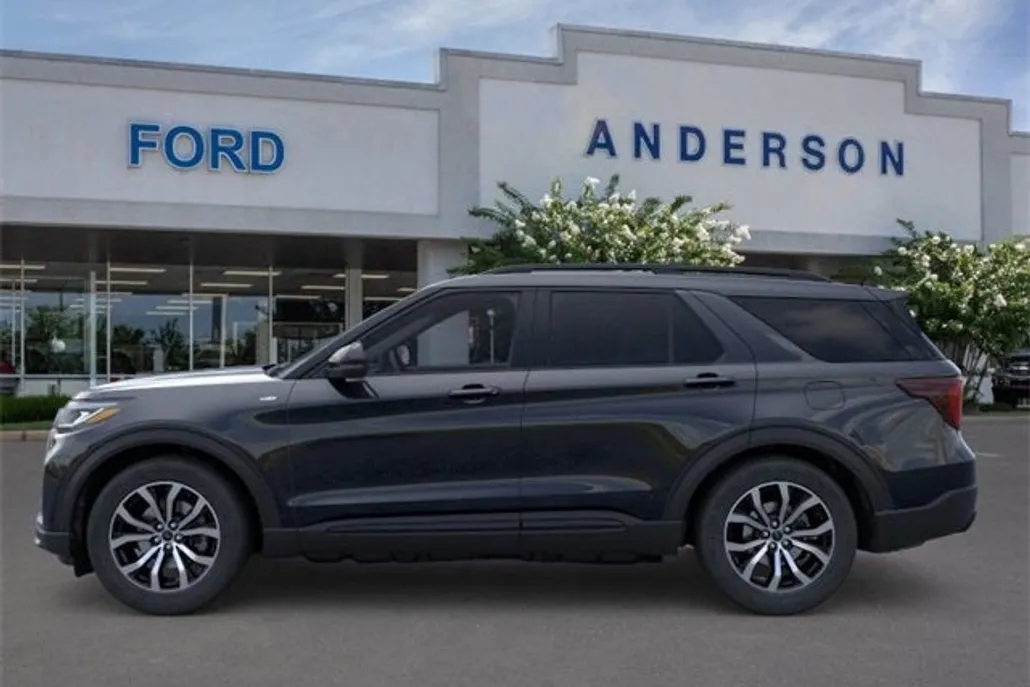 2025 Ford Explorer ST-Line photo 1