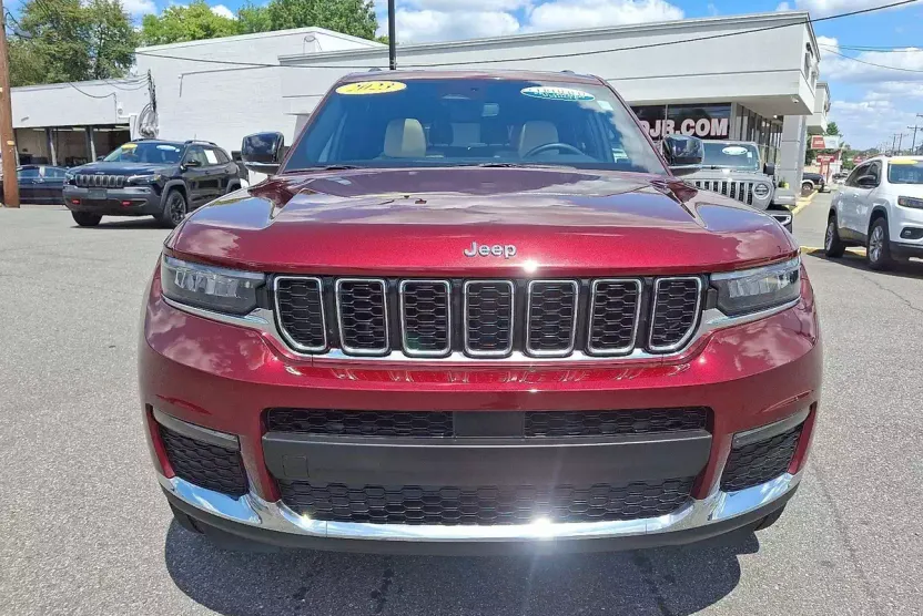 2023 Jeep Grand Cherokee Limited photo 1