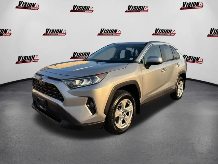 2019 Toyota RAV4 XLE photo 1